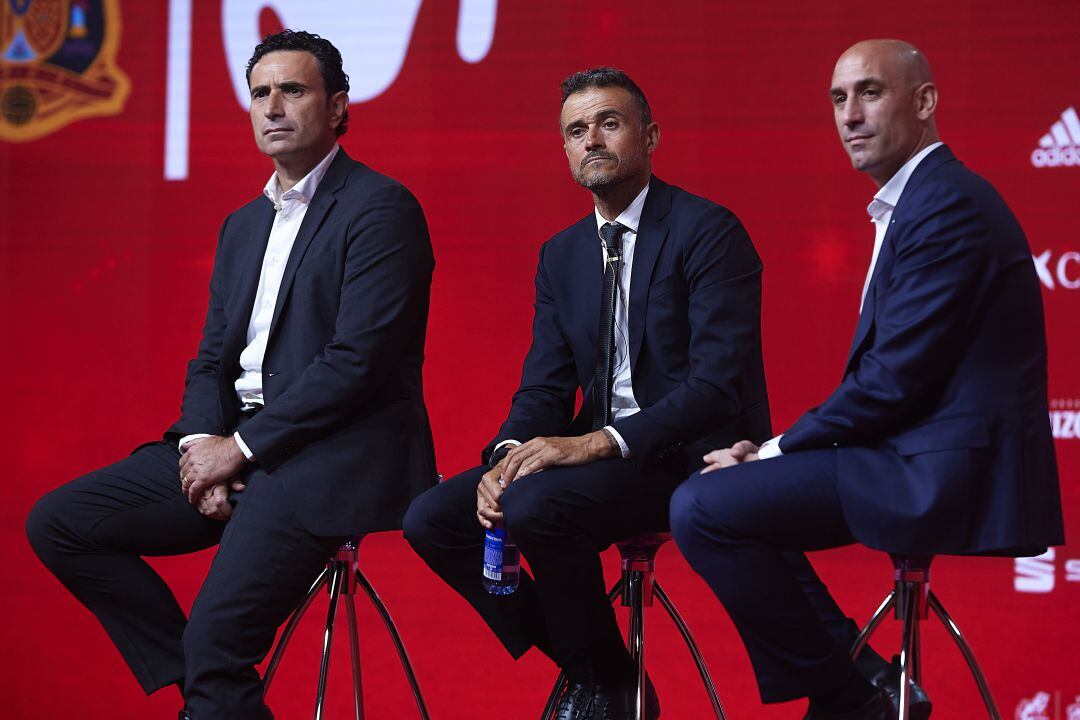 Molina, Luis Enrique y Rubiales en la presentación del asturiano como seleccionador en julio de 2018.