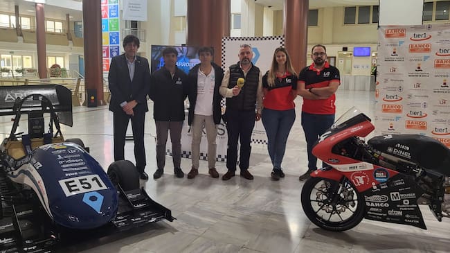 Sergio Esteban Roncero, y responsables de ARUS Andalucía Racing Team y de US Racing