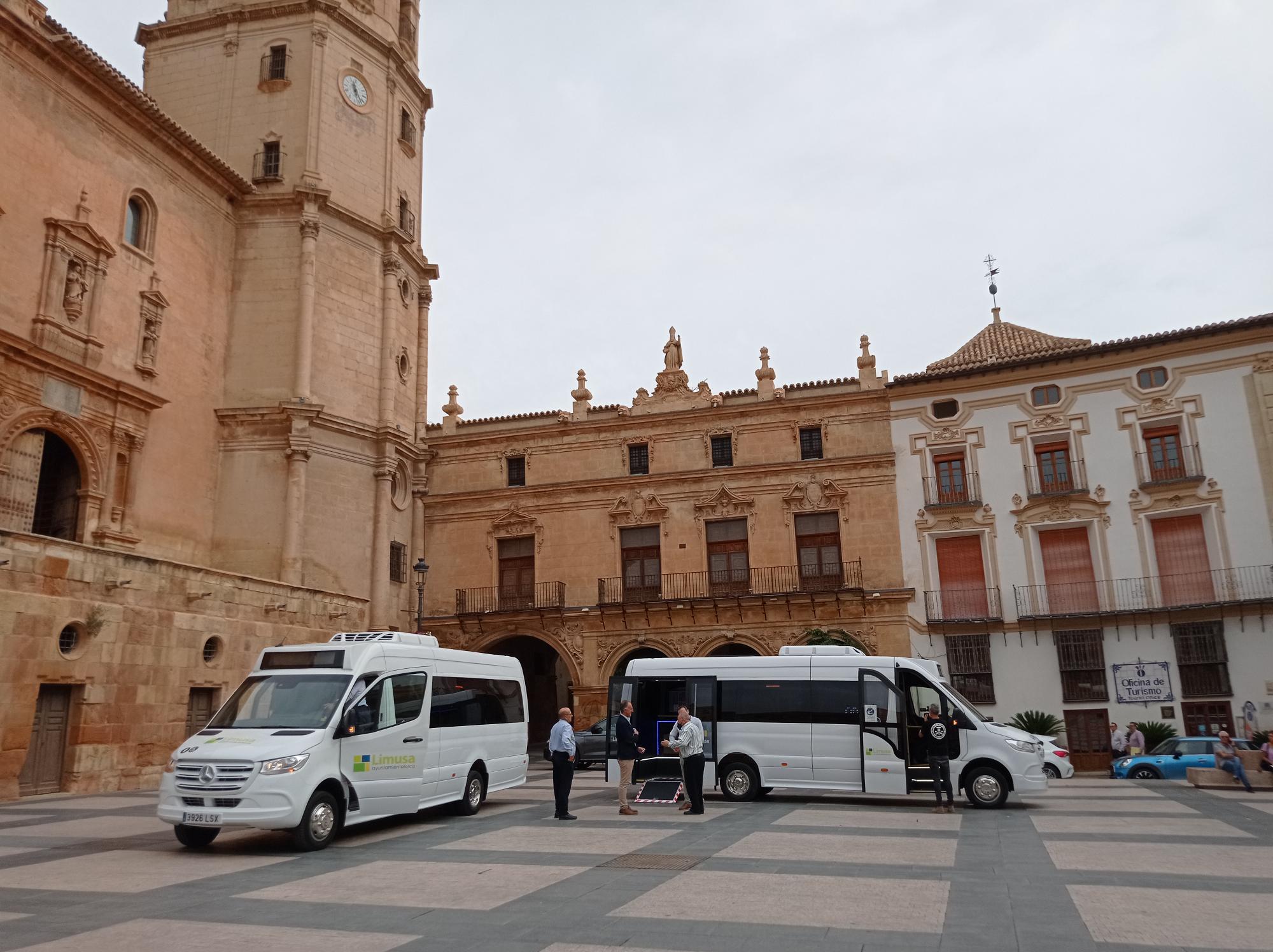 Lorca estrena 2 microbuses urbanos