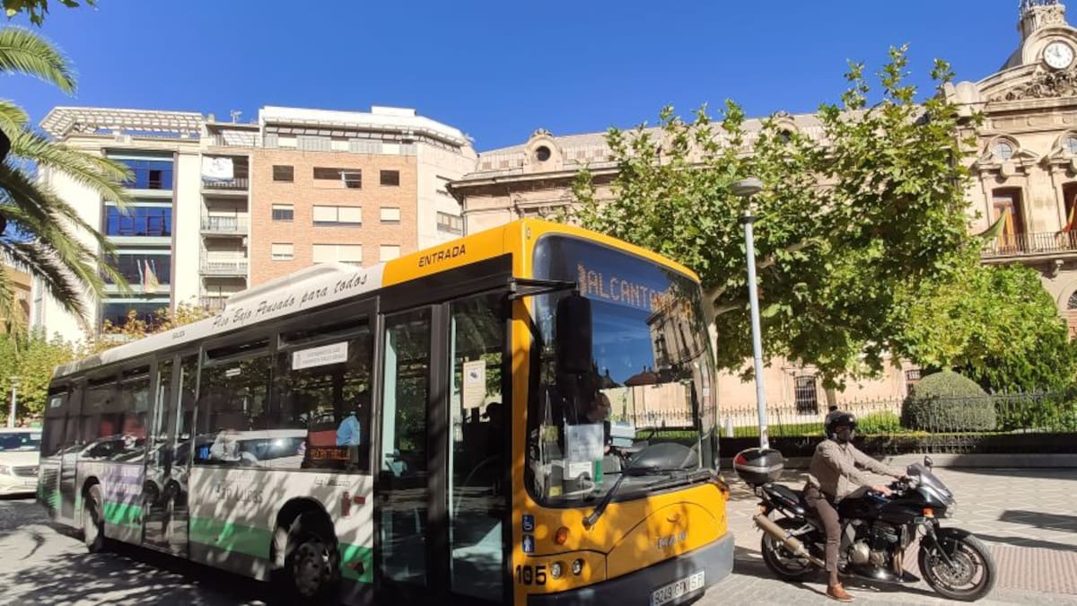 El Ayuntamiento plantea que el servicio de transporte urbano vuelva a su horario habitual