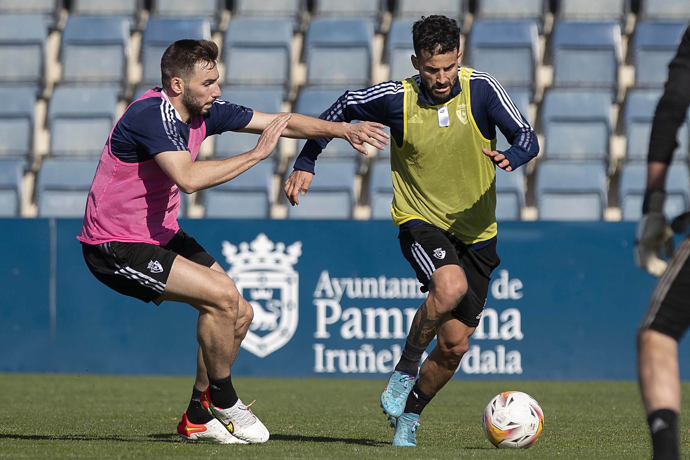 Rubén García y Moncayola durante el entrenamiento en Tajonar de Osasuna