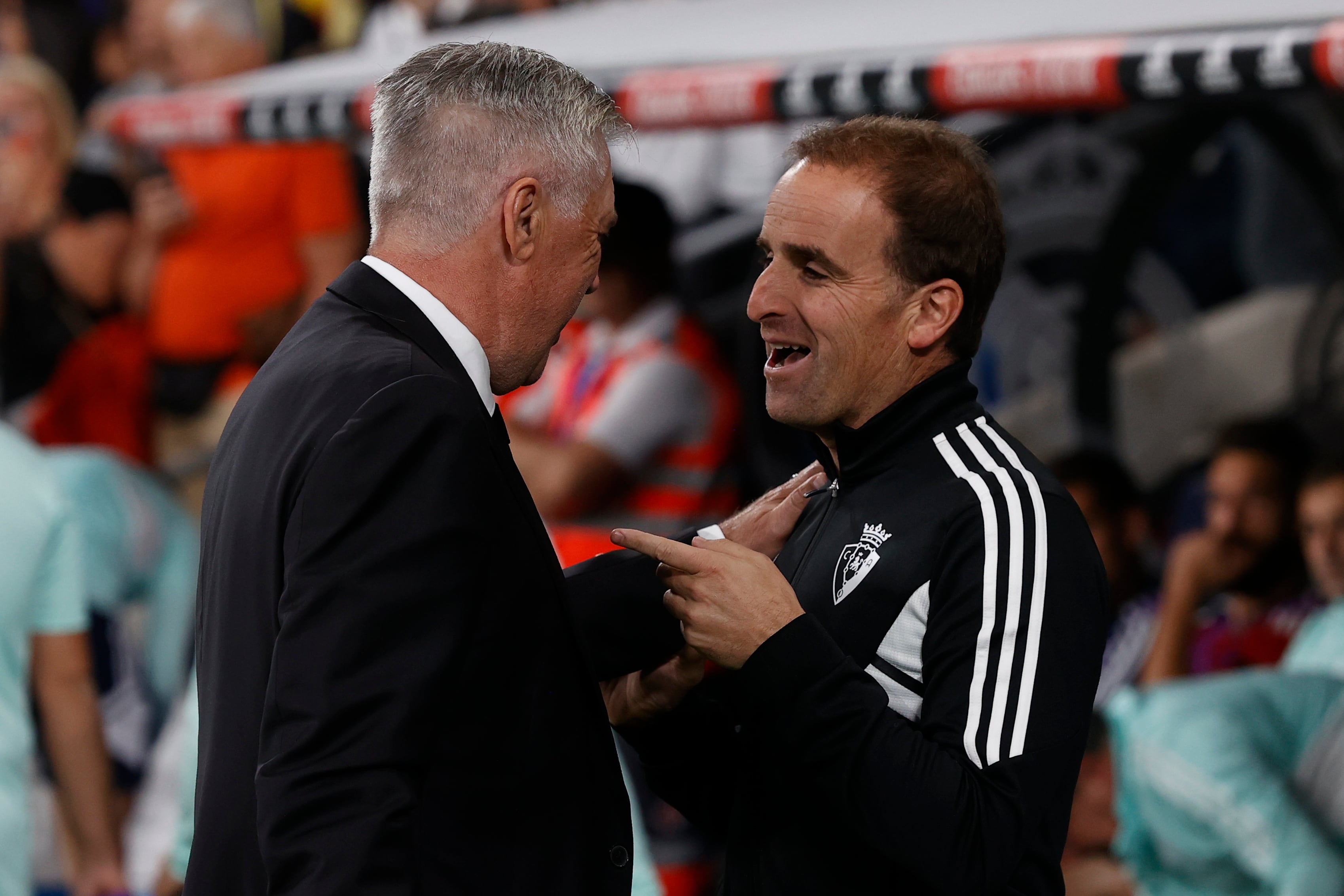 Ancelotti y Arrasate conversan antes del Real Madrid-Osasuna