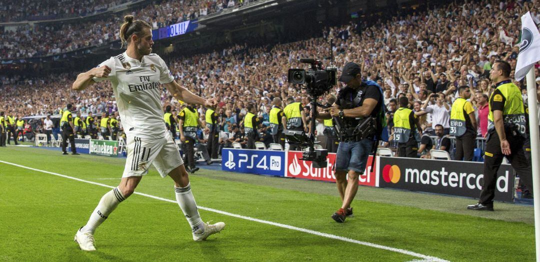 Gareth Bale celebra un gol en el Santiago Bernabéu