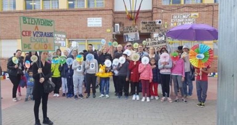 Movilizaciones en el colegio Vista Alegre de Las Torres de Cotillas por las altas temperaturas que sufren en las aulas