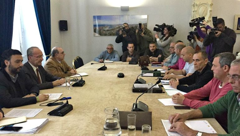 Reunión entre el equipo de gobierno de Francisco de la Torre y los trabajadores de Limasa