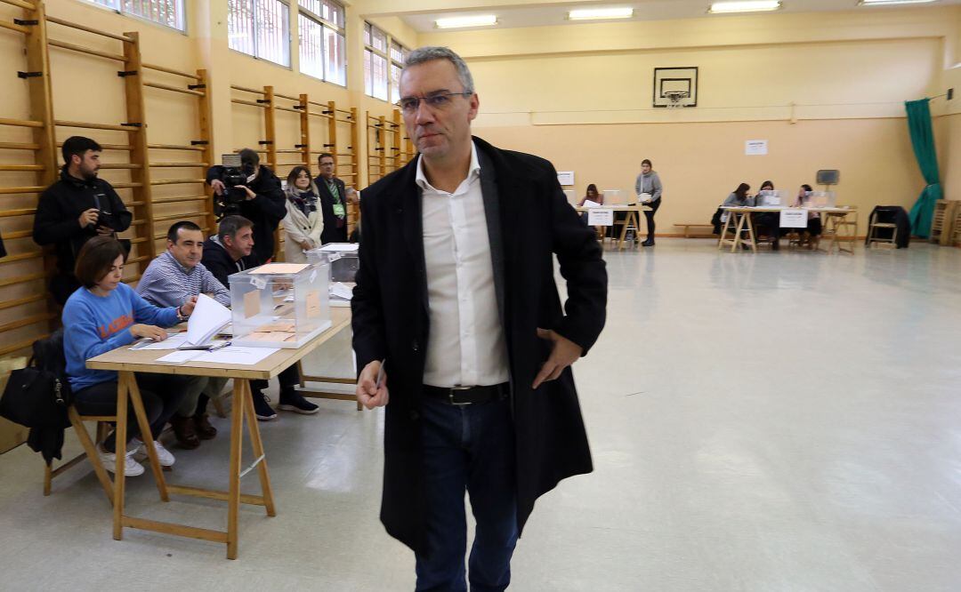 Javier Izquierdo tras depositar su voto en las pasadas elecciones generales