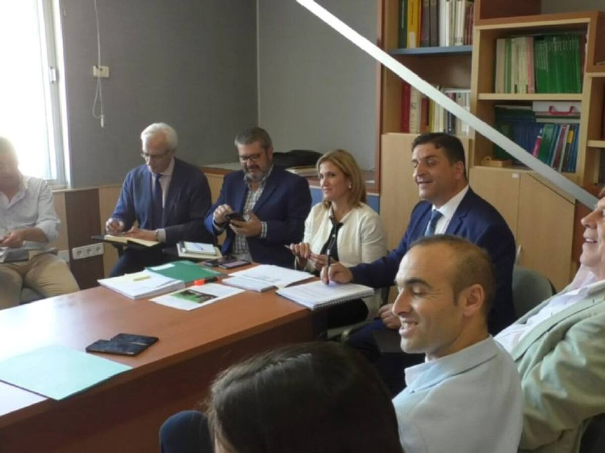 Trinidad Rus confirma a los alcaldes de la comarca la apertura del Hospital de Cazorla en este año