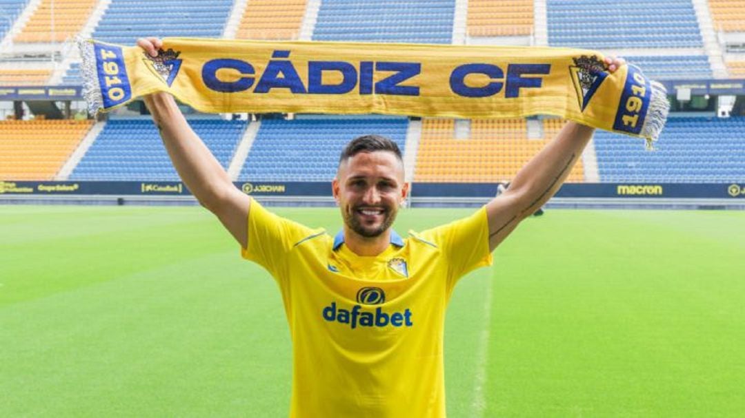 Florín Andone en su presentación como jugador del Cádiz.