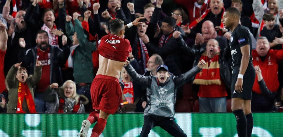 Firmino celebra su gol ante un inmóvil Mbappé