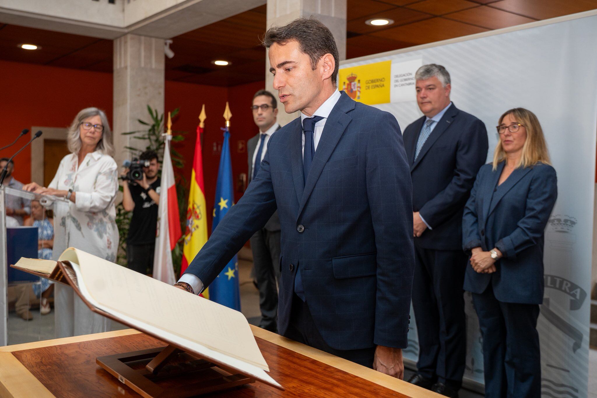 Pedro Casares en su toma de posesión como nuevo Delegado de Gobierno
