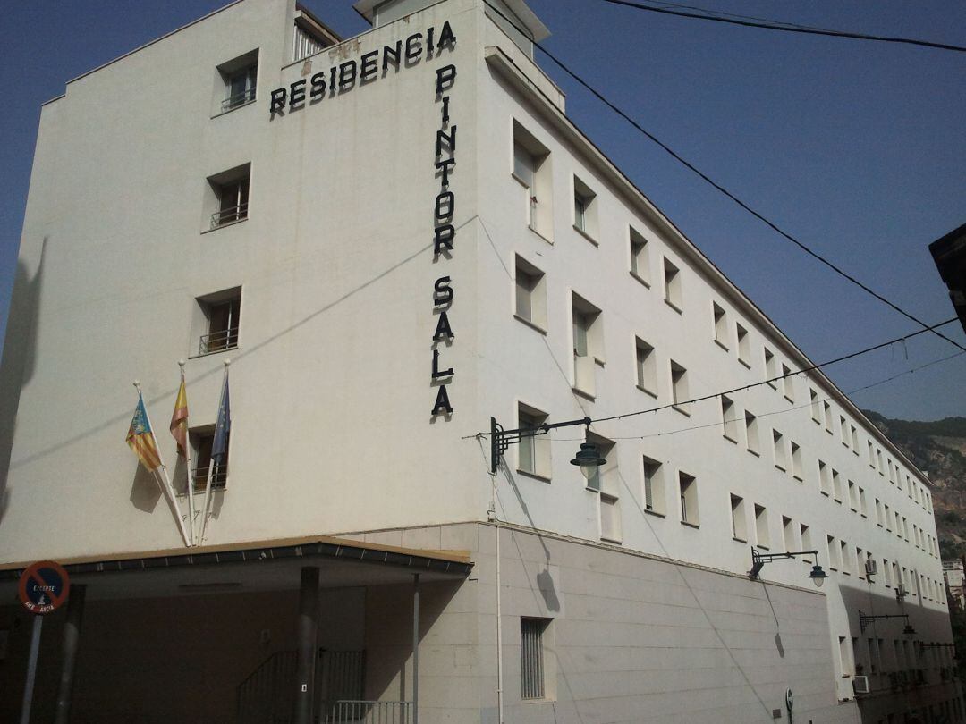 Imagen de la fachada principal de la residencia Pintor Emilio Sala