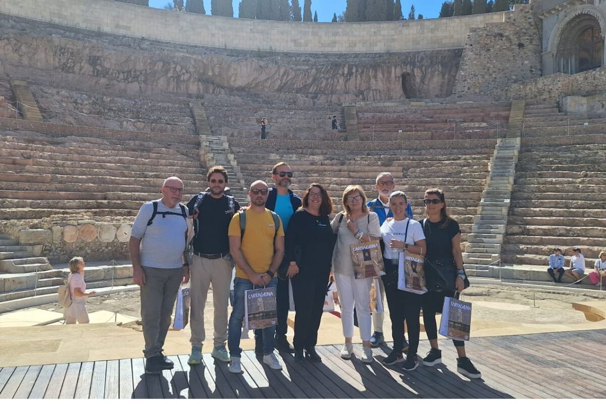 Touroperadores de turismo religioso visitan el Teatro Romano de Cartagena