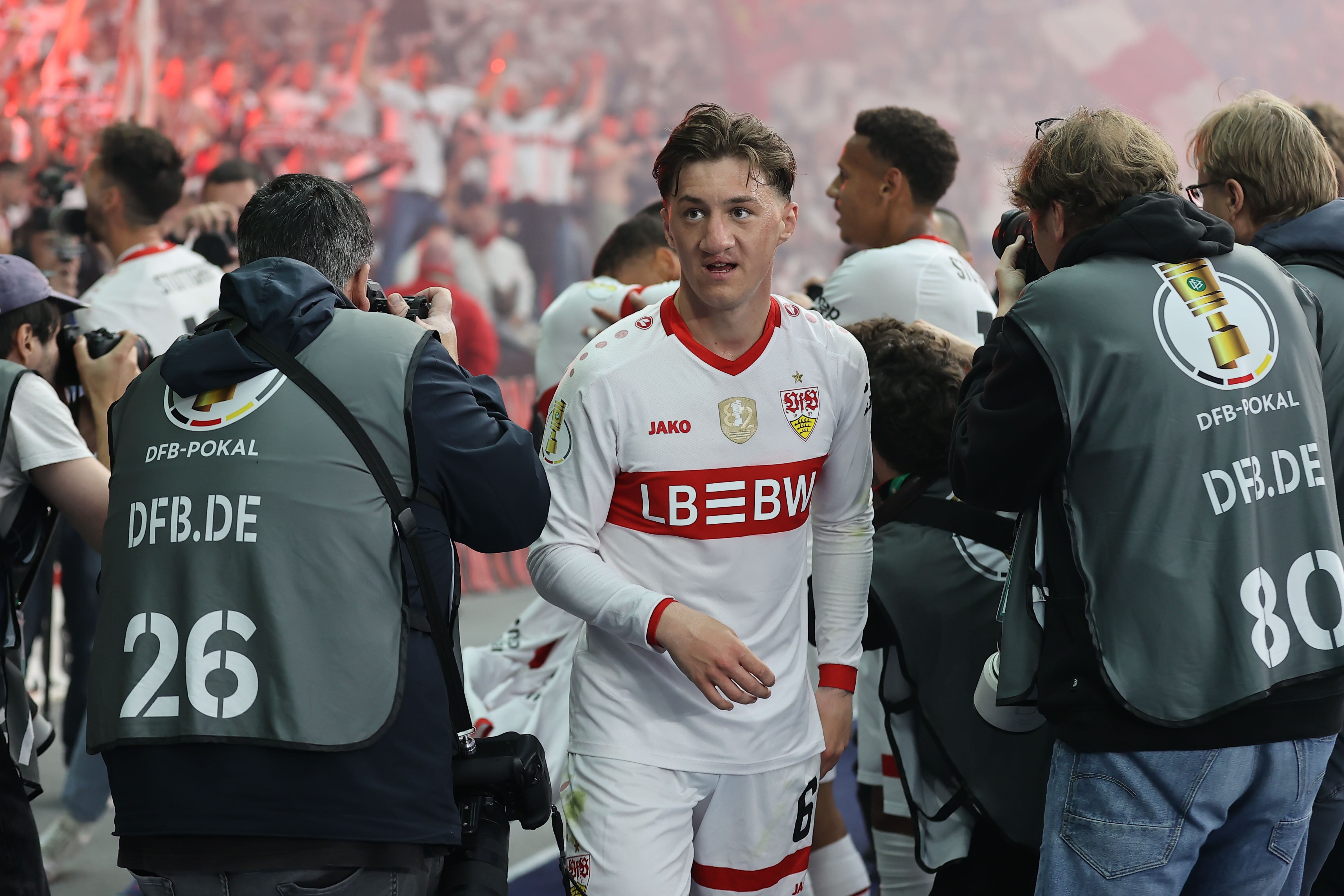 BERLIN (Germany), 24/05/2025.- Angelo Stiller of Stuttgart celebrates after Enzo Millot of Stuttgart scores 0-4 during the German DFB Cup final soccer match between Arminia Bielefeld and VfB Stuttgart in Berlin, Germany, 24 May 2025. (Alemania) EFE/EPA/ANDREAS GORA CONDITIONS - ATTENTION: The DFB regulations prohibit any use of photographs as image sequences and/or quasi-video.
