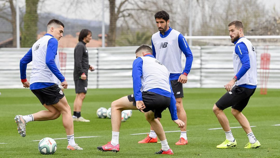 El Athletic se prepara para el decisivo partido de Copa del jueves en Granada 