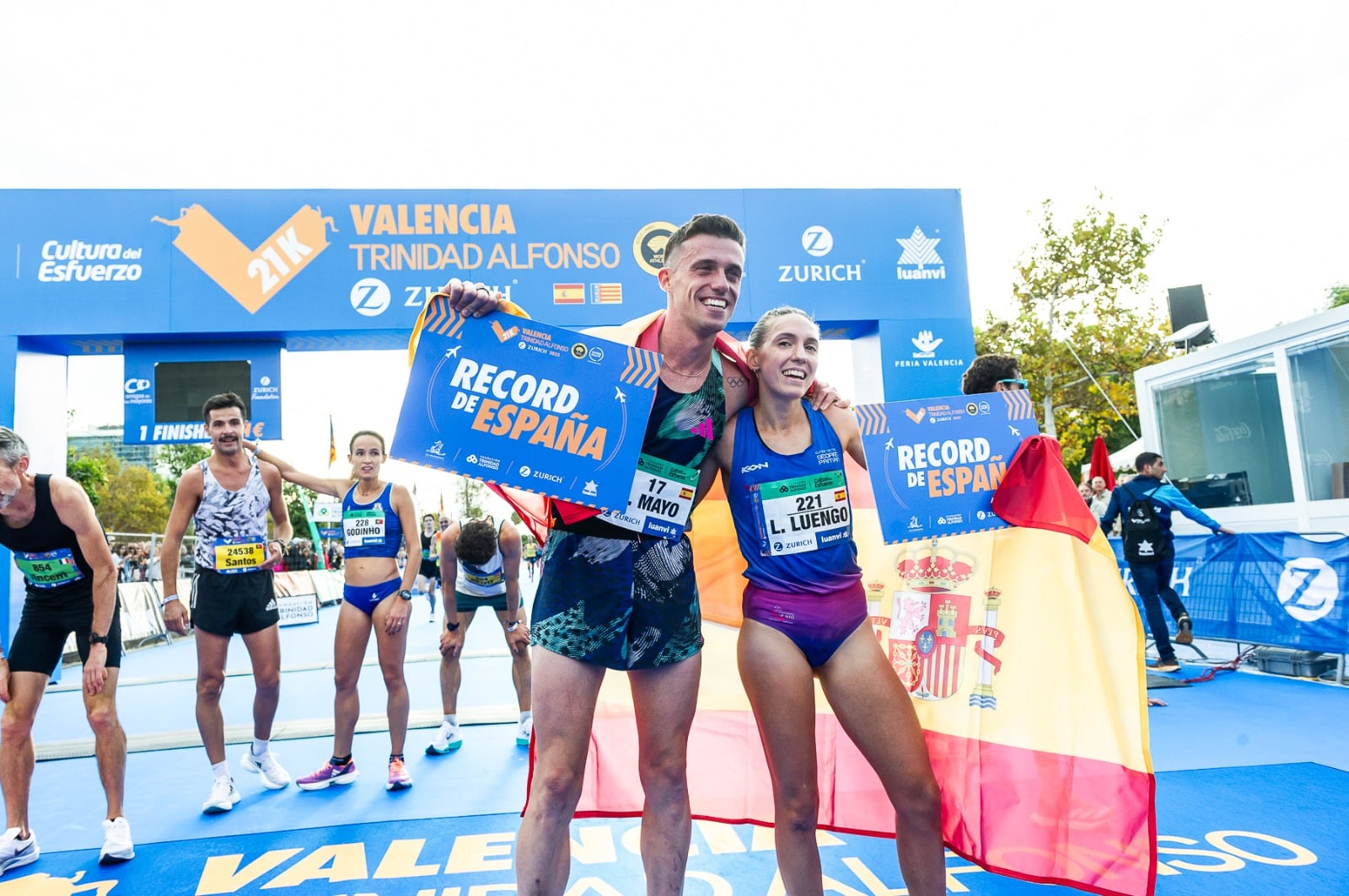 Carlos Mayo y Laura Luengo, récord de España en la clasificación masculina y femenina del Medio Maratón de València 2023