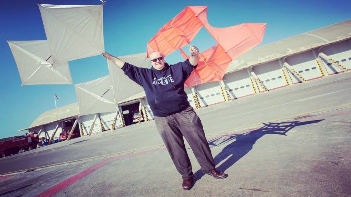 La Columna de Carlos Arcaya | Se llamaba Juan Miguel Suay, era bombero y le gustaban las cometas | 06/04/2020