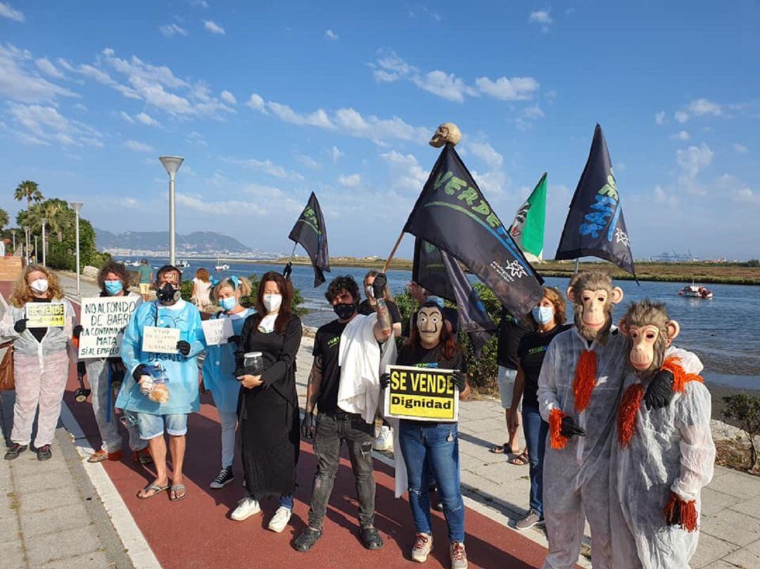 Imagen de la cadena humana.