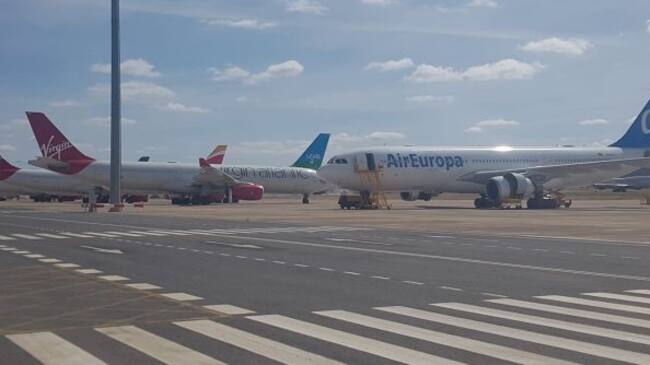 Aviones de Air Europa estacionados en el aeropuerto de Ciudad Real