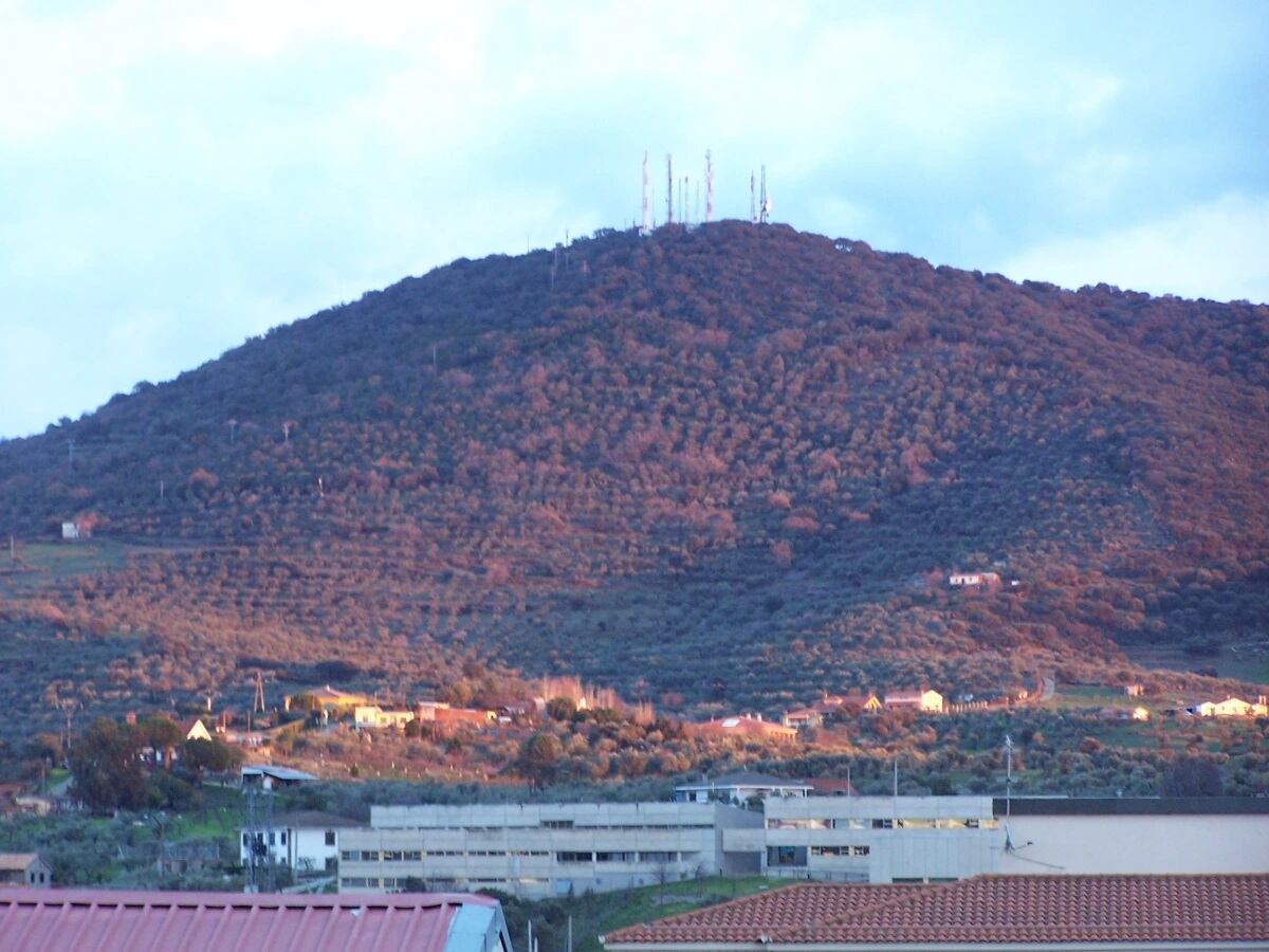 Sierra de Santa Bárbara Plasencia con los &quot;repetidores&quot;