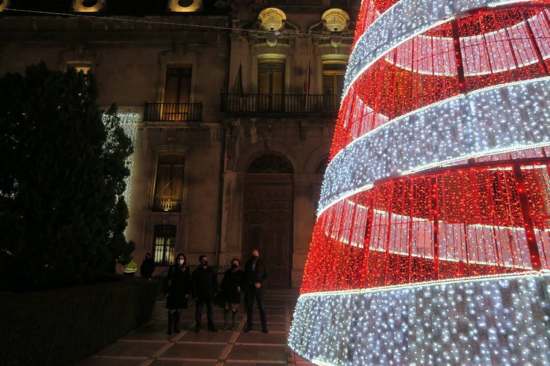 Como cada año, la iluminación navideña colocada en el Palacio Provincial será la más espectacular de todas las que propone la Diputación