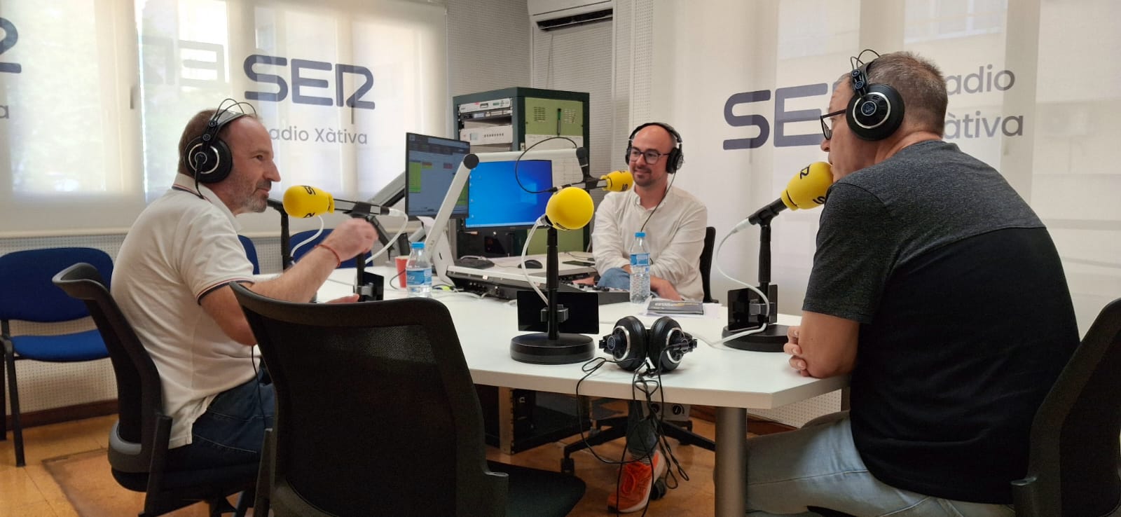 Arcadio Pascual, Félix Lluch y Jordi Company en el programa especial 90 años de Radio Xàtiva Cadena SER