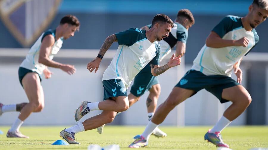 Entrenamiento del Málaga CF en el Anexo de La Rosaleda