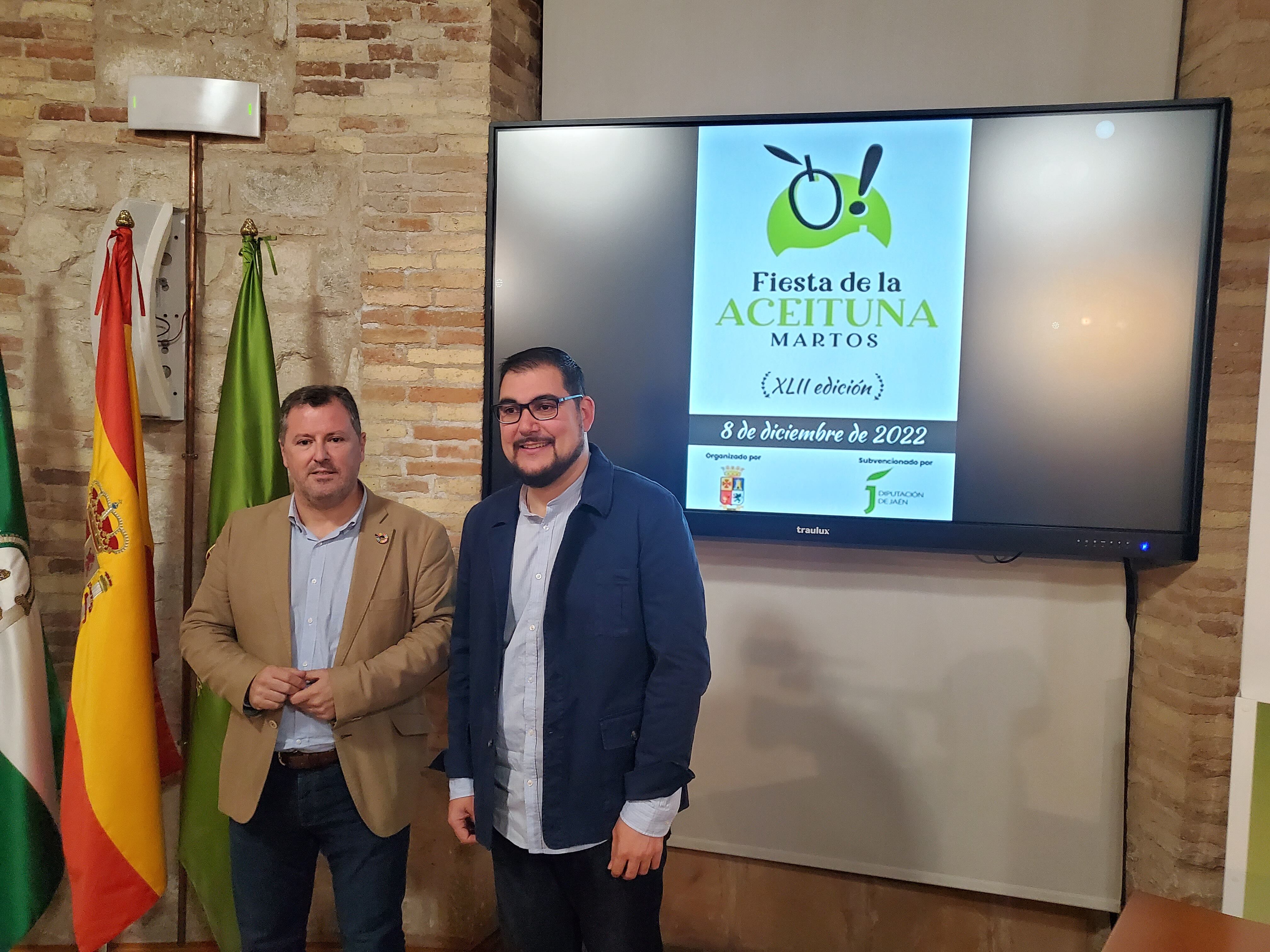 El diputado de Agricultura Pedro Bruno y el concejal en el Ayuntamiento de Martos, Francisco Miranda, presentan la Fiesta de la Aceituna de Martos.