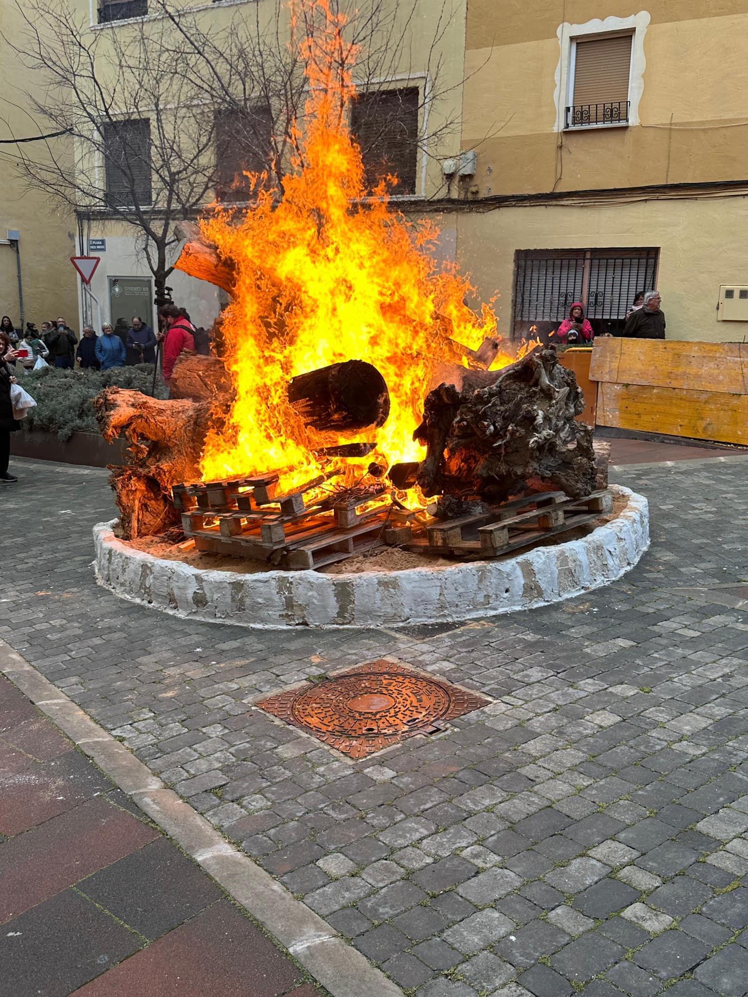 Encendido de la hoguera de San Antón