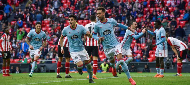 Brais celebra su primer gol en el fútbol profesional