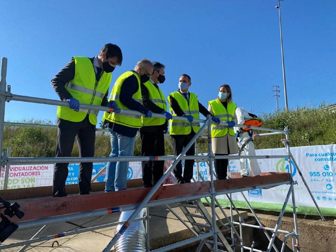 Acto de presentación de las obras anunciadas por la CHG y Emasesa en el Puerto de Sevilla