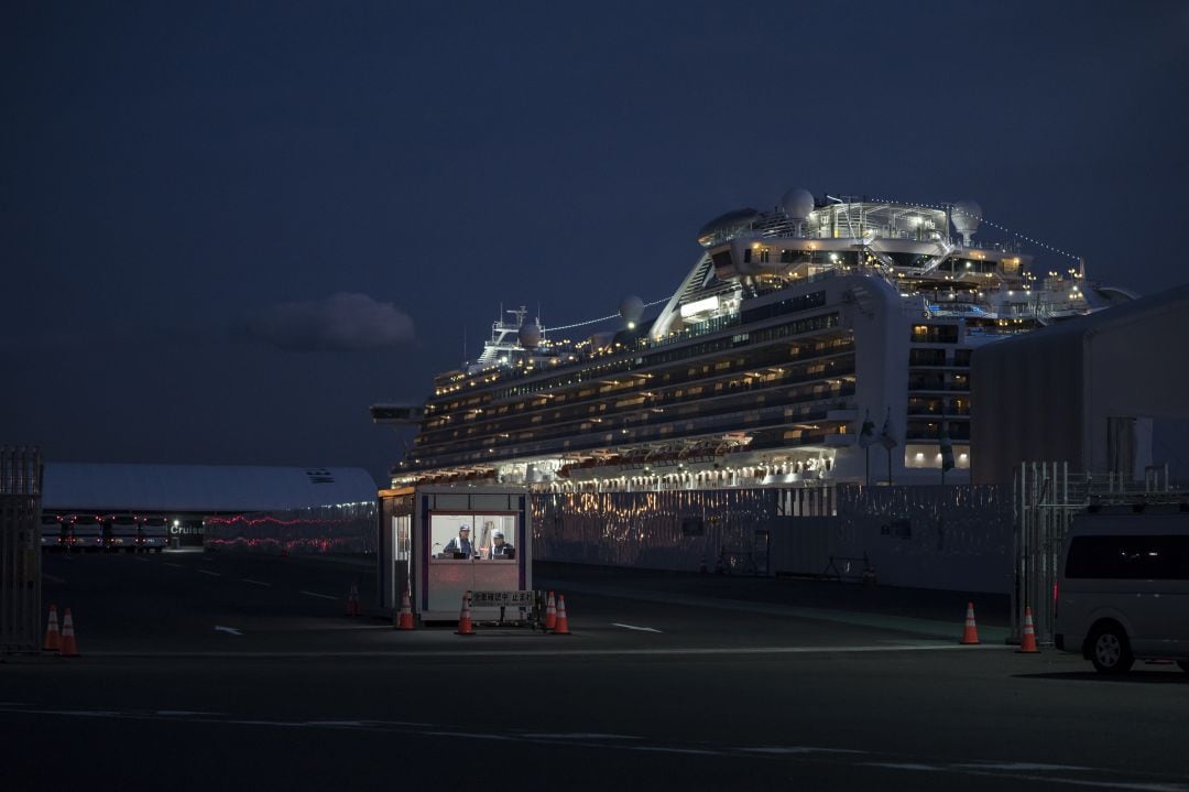 El crucero &#039;Diamond Princess&#039; –en cuarentena– atracado en el muelle de Daikoku el 19 de febrero de 2020 en Yokohama, Japón