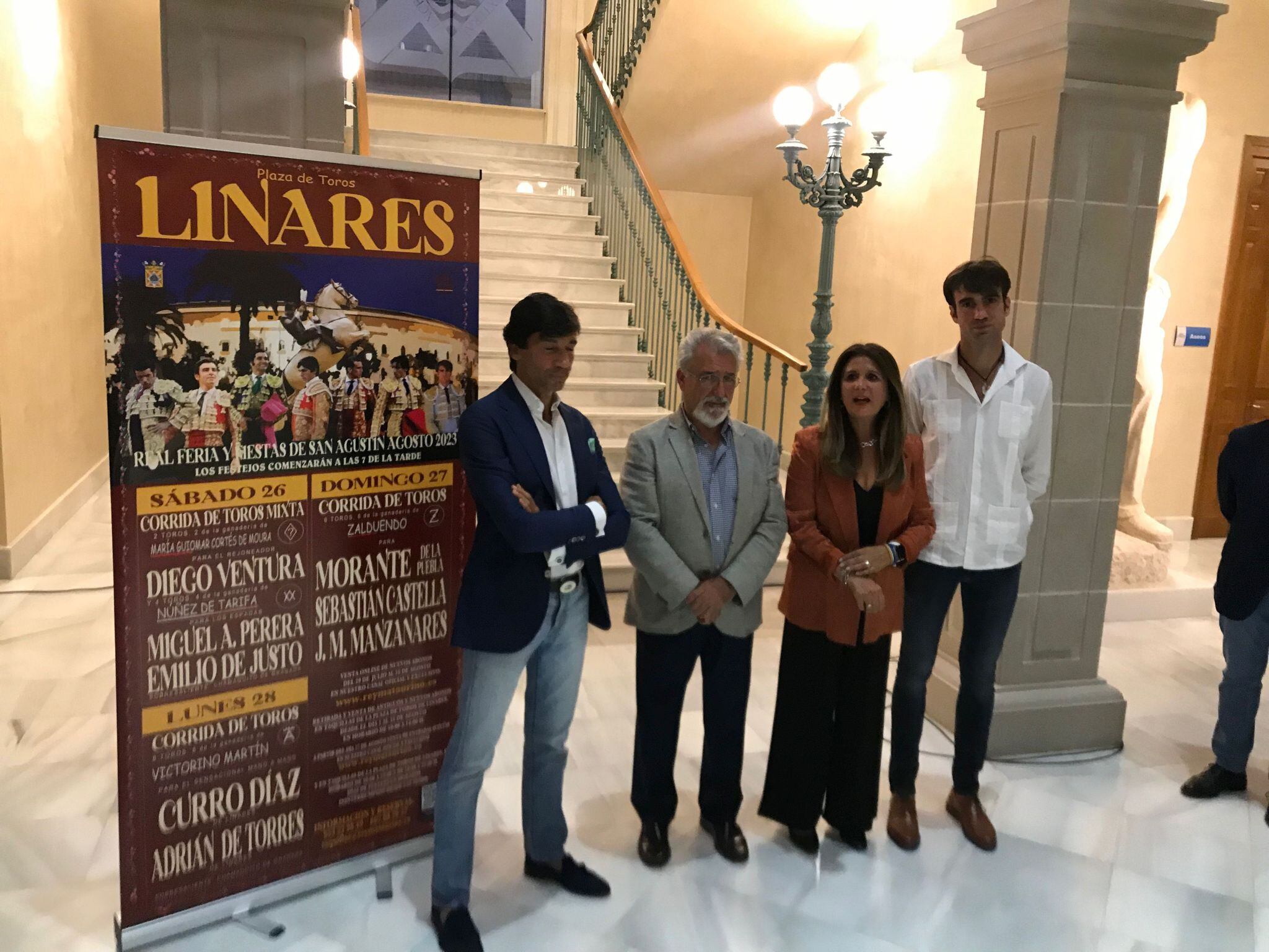 Curro Díaz y Adrián de Torres, con Juan Reverte y Auxi del Olmo en la presentación de la feria taurina de Linares 2023
