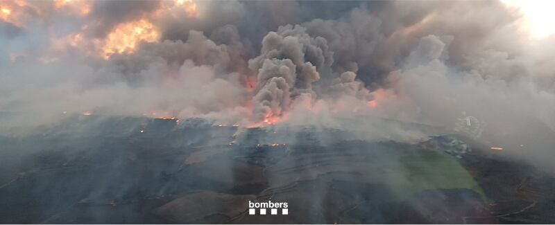 L'incendi de Torrefeta i Florejacs va provocar un pirocúmul de 14 metres. Foto d'arxiu dels bombers.