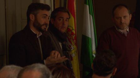 Responsables de REDEXIS GAS explican el protocolo de actuacion en la reunión de coordinación