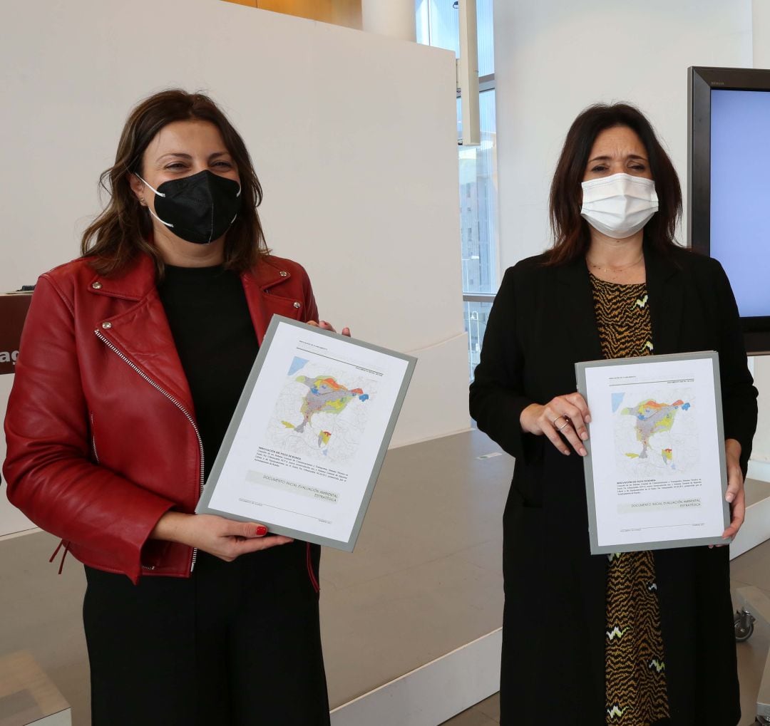 La vicepresidenta segunda de la Diputación, Margarita del Cid, junto a la alcadesa de Ronda, María Paz Fernández