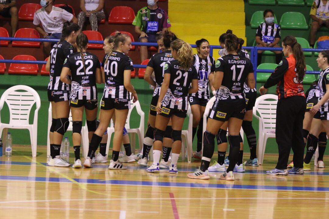 Las jugadoras del equipo malagueño continúan preparando el debut del 11 de septiembre.