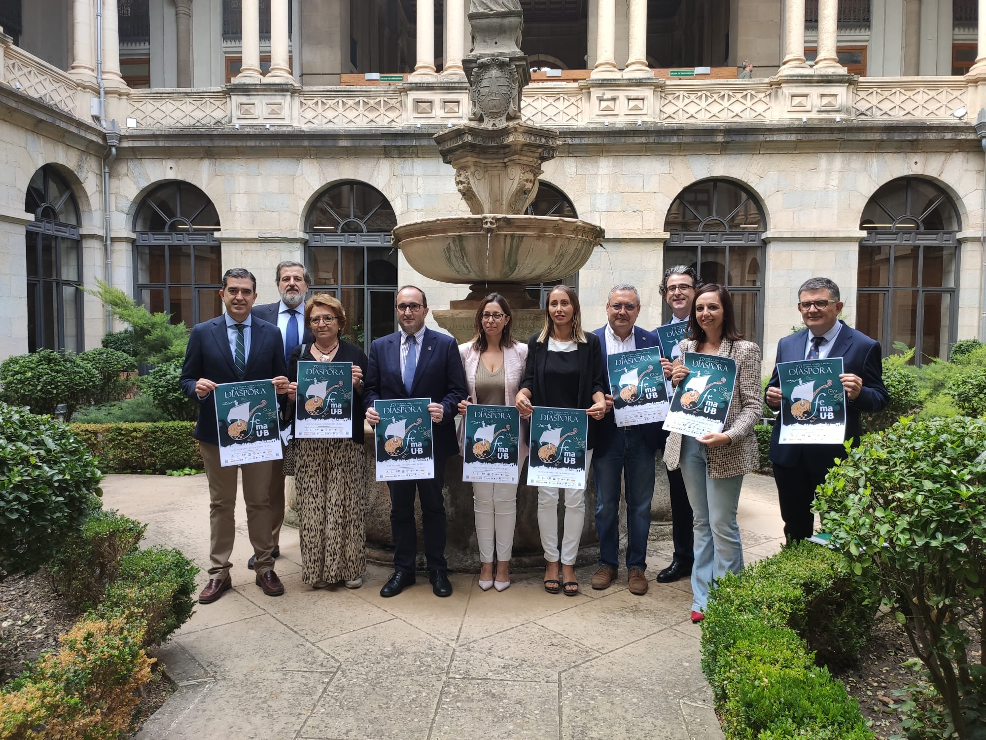 Personalidades políticas, empresariales y sociales posan en la Diputación de Jaén con el cartel del Festival de Música Antigua de Úbeda y Baeza