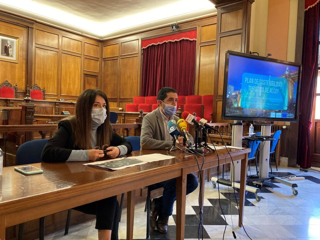 Lorena Zamorano y Antonio Francés en la rueda de prensa