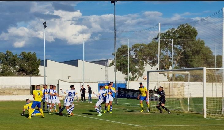 El Almudévar en un partido de la pasada temporada ante el Ejea en la fase de ascenso