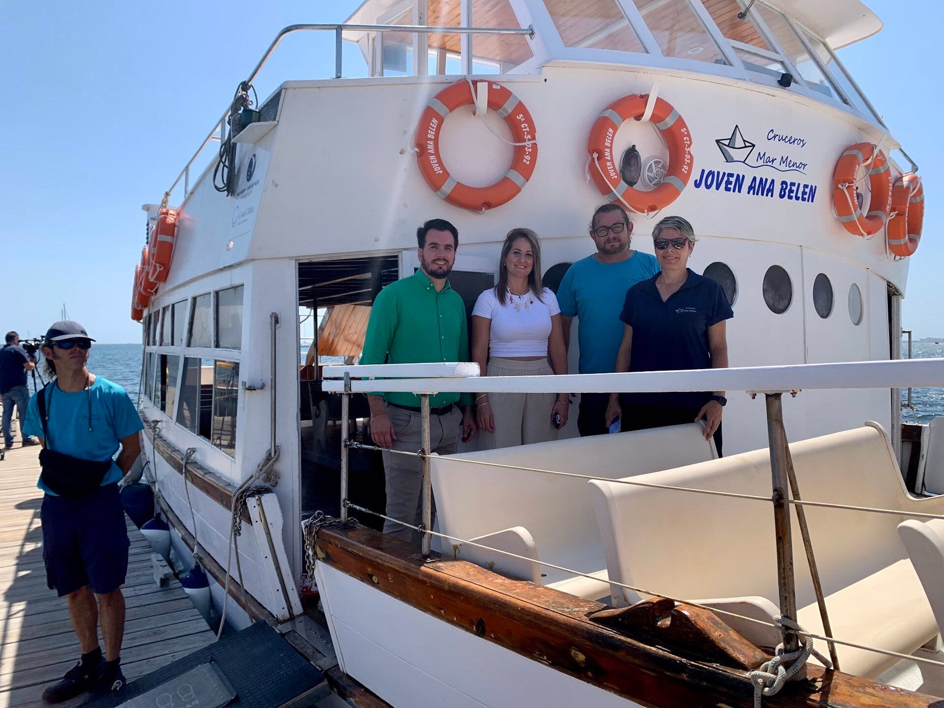 Cruceros Mar Menor con un ferry , y la empresa &#039;Chapitaxi&#039;, con dos embarcaciones rápidas, son las encargadas de prestar el servicio