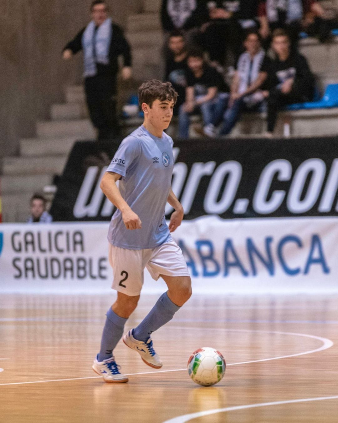 Alberto Mirás seguirá defendiendo la camiseta del Santiago Fustal durante las dos próximas temporadas