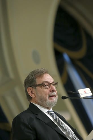 El presidente de Prisa, Juan Luis Cebrián, durante su intervención en el desayuno informativo