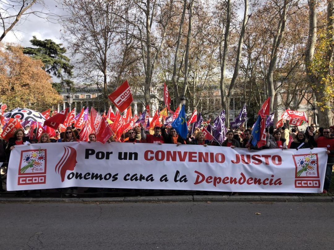 Más de 6.000 trabajadoras de la Dependencia secundan la movilización de Comisiones Obreras para exigir mejoras salariales y laborales