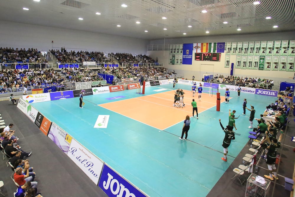 El pabellón Moisés Ruiz celebrando la Superliga.