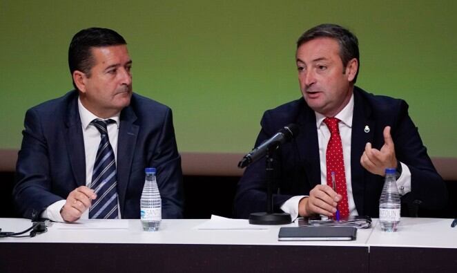 Alfredo Pérez, junto a Pedro Ortiz, durante la Junta de Accionistas