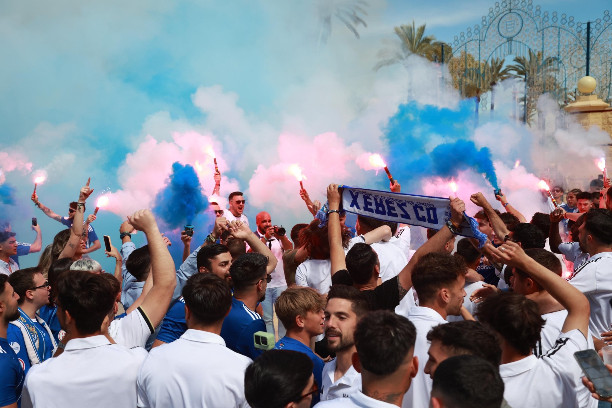 Aficionados del Xerez CD celebrando el ascenso