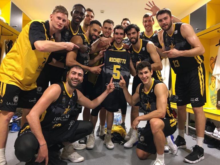 El conjunto aurinegro dedicó la victoria a su capitán Nico Richotti