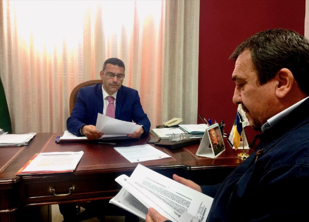 El alcalde de Teguise, Oswaldo Betancort, junto al concejal de Economía y Hacienda, Miguel Ángel Jiménez.