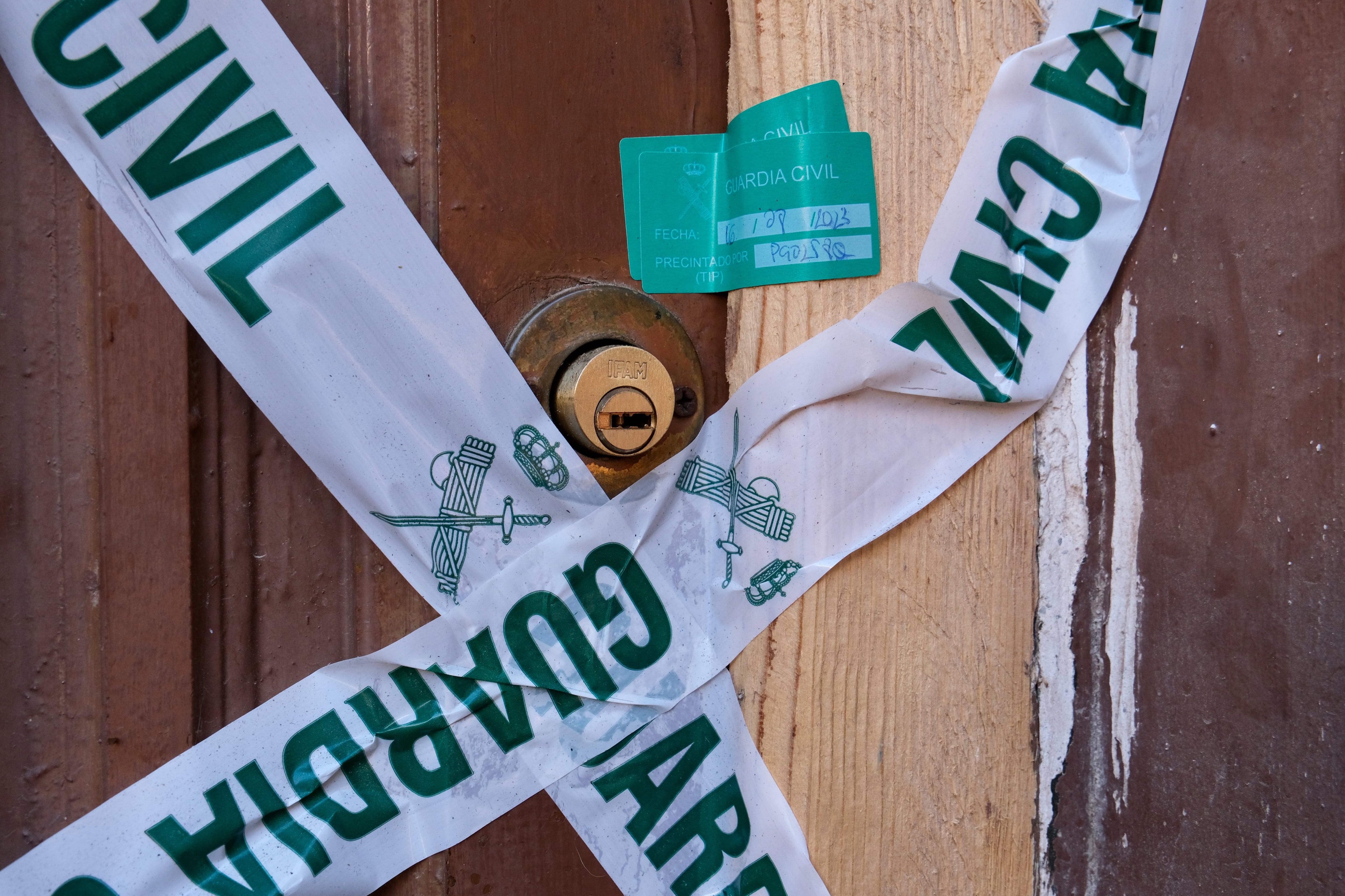 Pradillo (La Rioja). 19/8/2023. Casa de Pradillo en la que viven dos presuntos implicados en el asesinato de Guillermo Castillo -ocurrido en Cuzcurrita de Río Tirón el pasado mes de mayo- y que ha sido precintada por la Guardia Civil. EFE/ Fernando Díaz