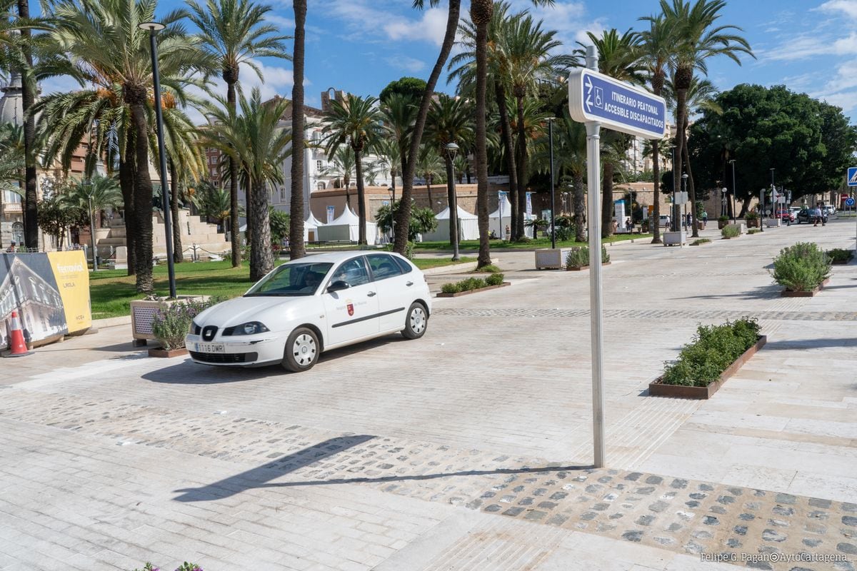 Apertura al tráfico del paseo Alfonso XII, en Plaza Mayor